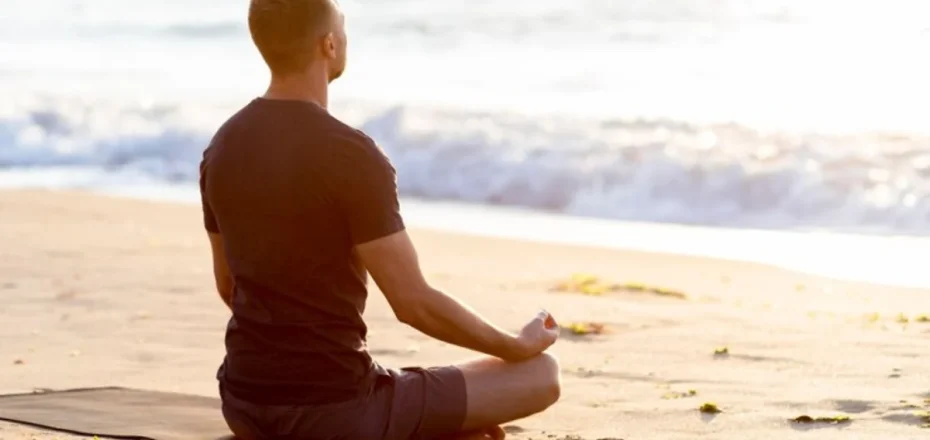 mindfulness-relajacion-meditacion-hombre